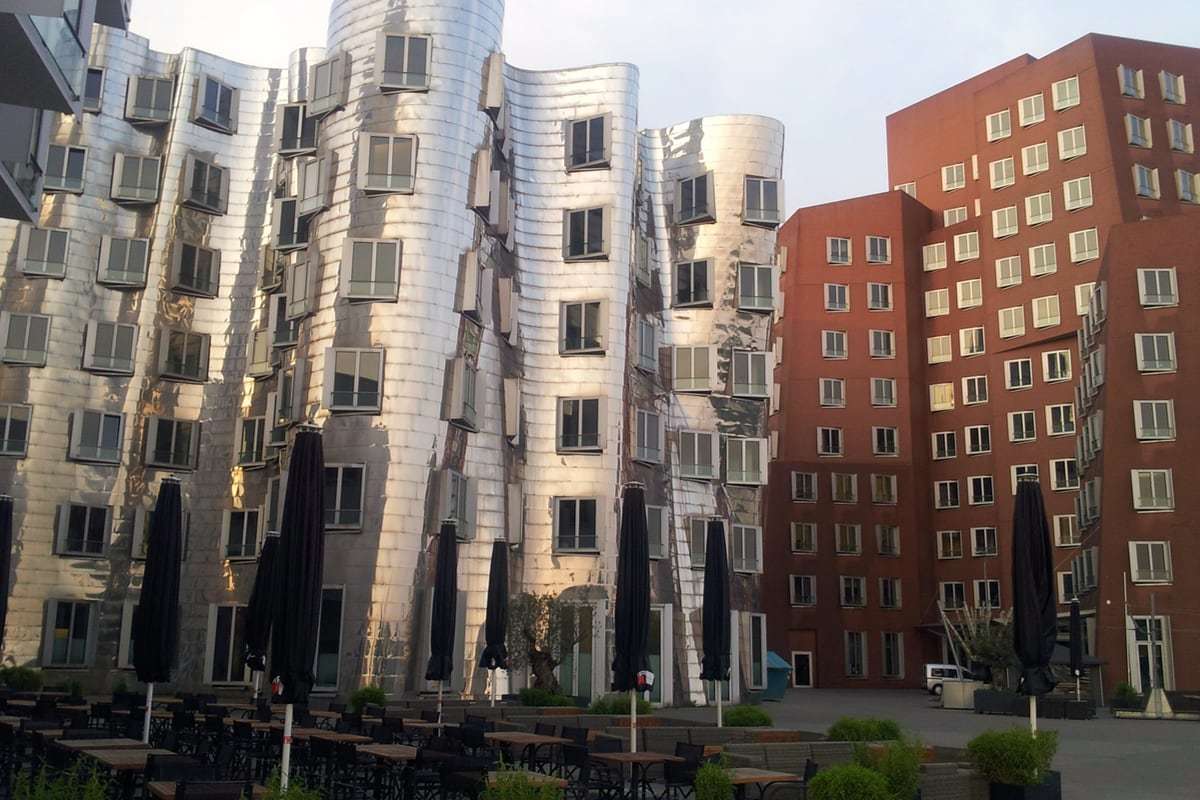 Gehrybauten in Düsseldorf mit Airflow Lüftungsgeräten