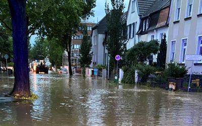 Geldspende für Hochwasseropfer